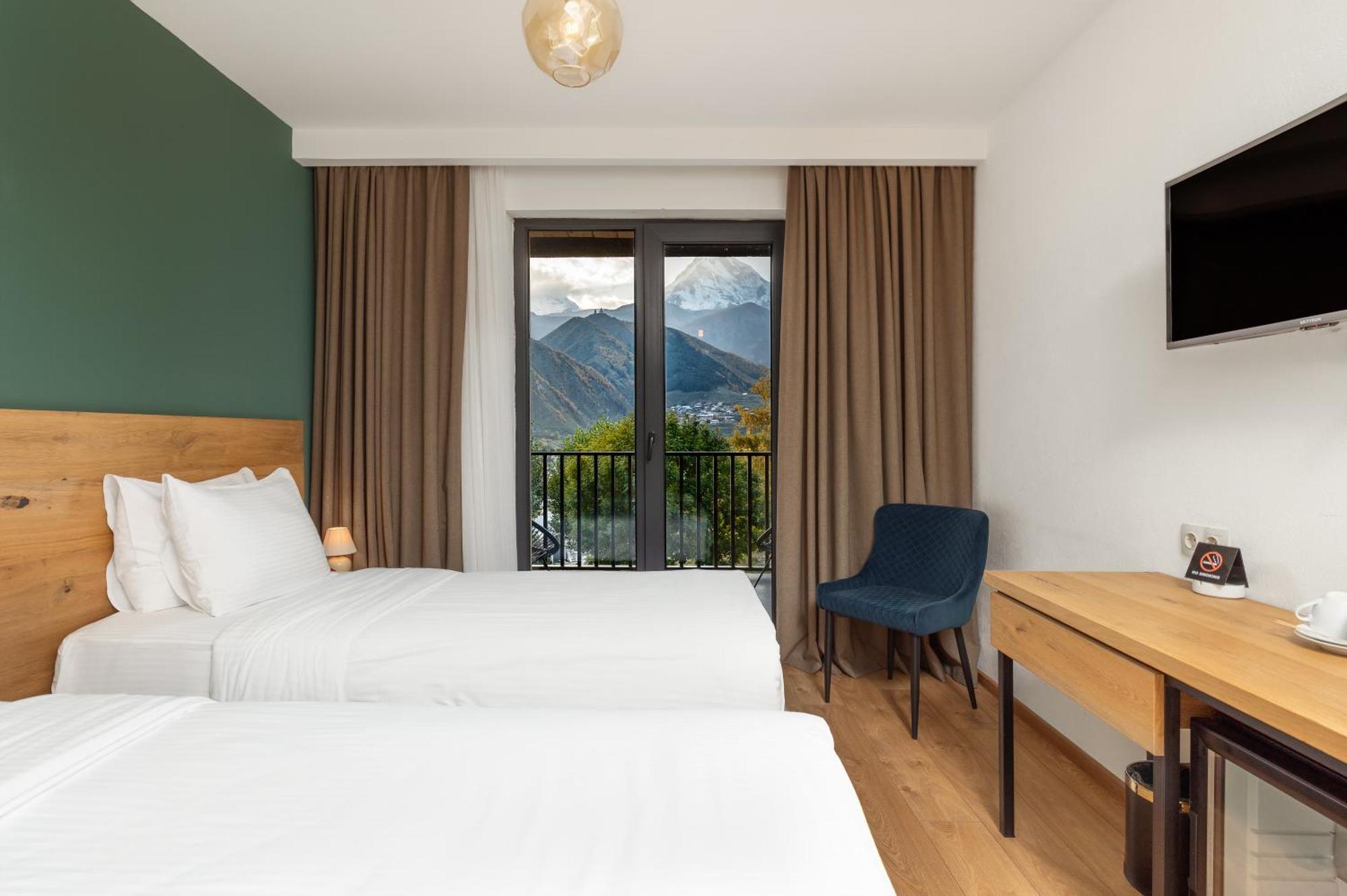 Intourist Kazbegi Otel Dış mekan fotoğraf