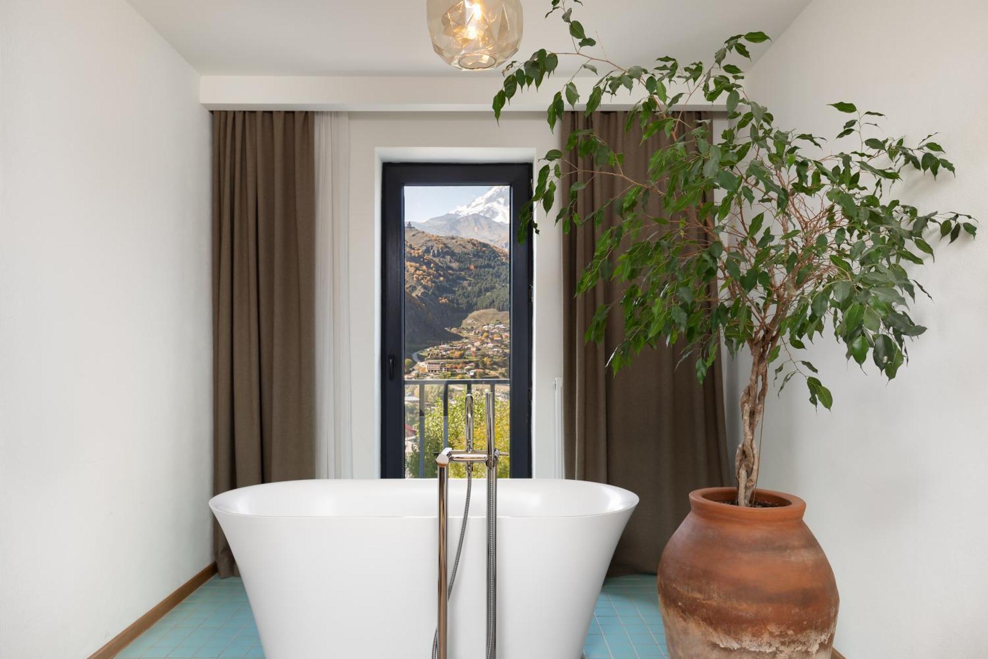 Intourist Kazbegi Otel Dış mekan fotoğraf